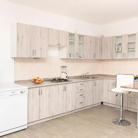 Four-bedroom In Cista Velika Holiday home *