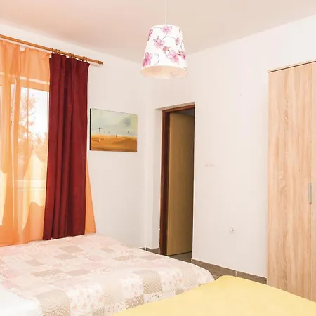 Holiday home Four-bedroom In Cista Velika *