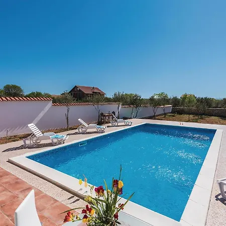 بيت للعطل Four-bedroom In Cista Velika