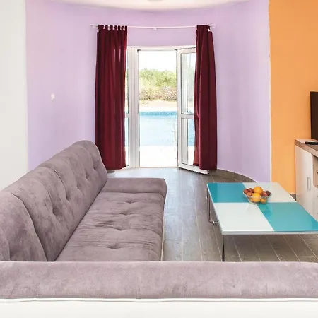 Four-bedroom In Cista Velika