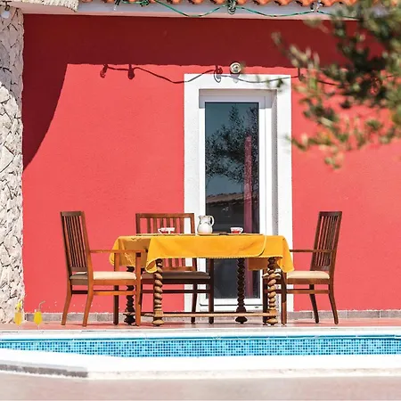 بيت للعطل Four-bedroom In Cista Velika *