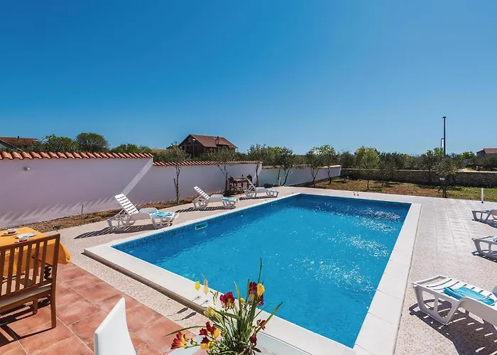 Ferienhaus Four-bedroom In Cista Velika