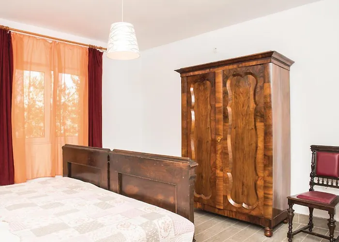 Ferienhaus Four-bedroom In Cista Velika *