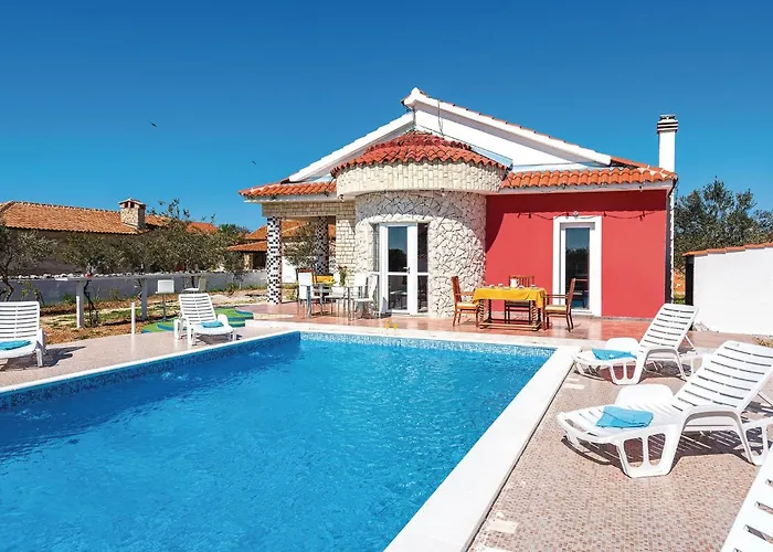 Four-bedroom In Cista Velika