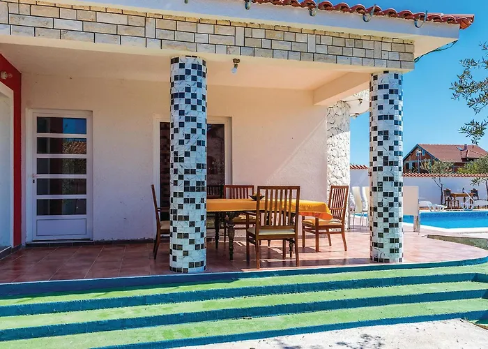 Vakantiehuis Four-bedroom In Cista Velika *