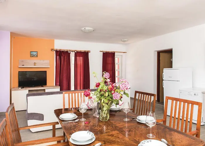 Ferienhaus Four-bedroom In Cista Velika